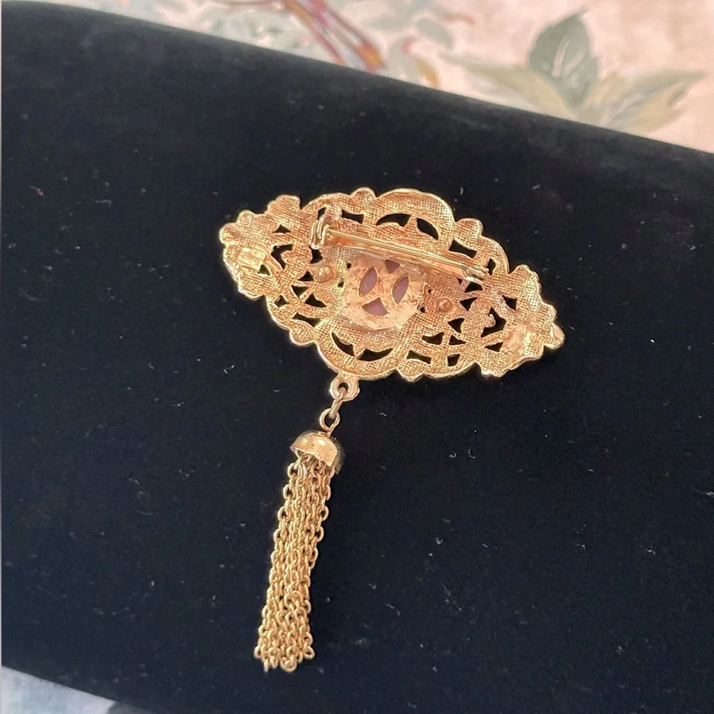 Vintage Genuine Cameo With Tassel Brooch Horizontal Intricate Scroll Design Gold - Picture 3 of 11